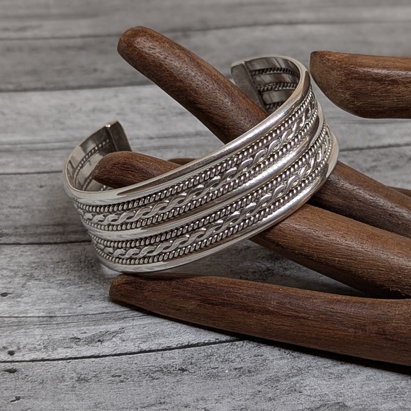 Tahe Signed Sterling Silver Bold Nine Banded Navajo Cuff Bracelet - Picture 3 of 11